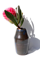 Cargar imagen en el visor de la galería, Florero
