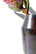 Cargar imagen en el visor de la galería, Florero
