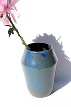 Cargar imagen en el visor de la galería, Florero
