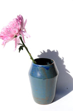 Cargar imagen en el visor de la galería, Florero
