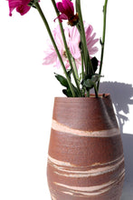 Cargar imagen en el visor de la galería, Florero
