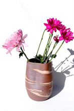 Cargar imagen en el visor de la galería, Florero
